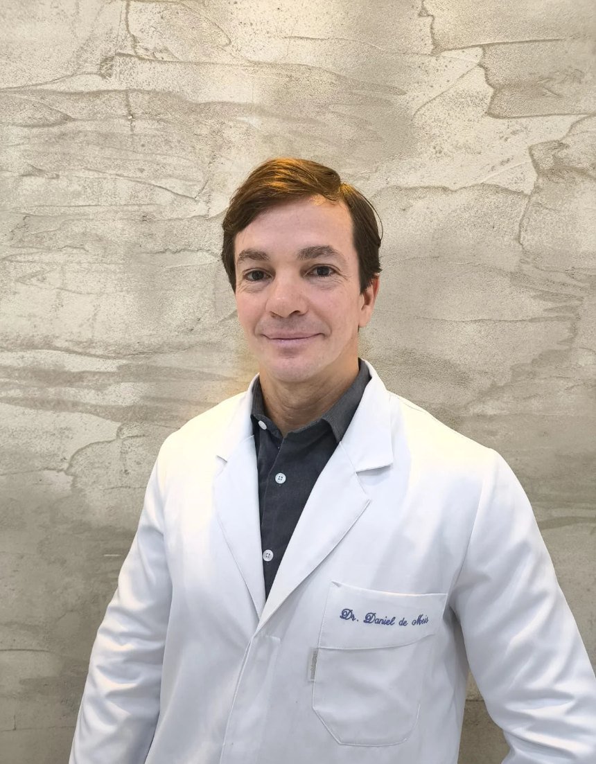 Dr. Daniel de Meis — cirurgião dentista no Largo do Machado